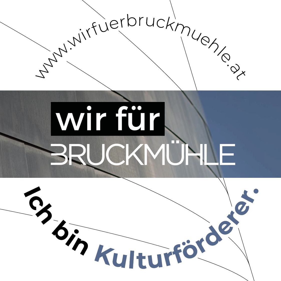 Ein Werbeplakat zeigt ein modernes Gebäude mit blauem Himmel im Hintergrund. Es steht 'Ich bin Kulturförderer' und 'wir für BRUCKMÜHLE' mit einem Website-Link.