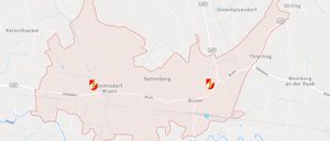 Eine Karte, die zwei Städte, Johnsdor und Brunn, mit ihren Standorten und der umliegenden Gegend hervorhebt. Die Städte sind mit unterschiedlichen Symbolen markiert und von Straßen und Gewässern umgeben.