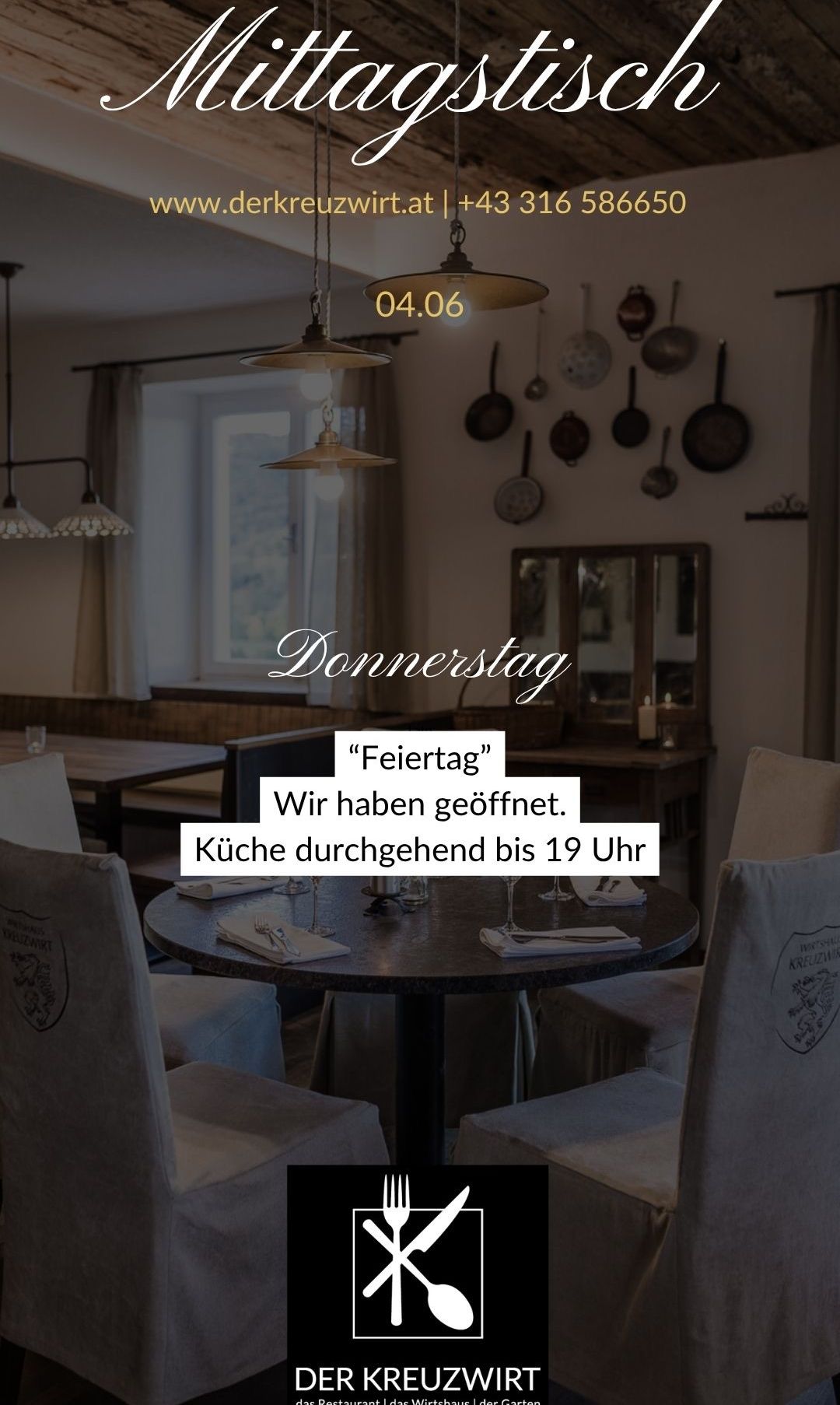 Das Bild zeigt das Innere eines Restaurants. Es gibt Tische und Stühle, und der Text lautet 'Donnerstag' und 'Feiertag'. Das Restaurant ist bis 19:00 Uhr geöffnet.