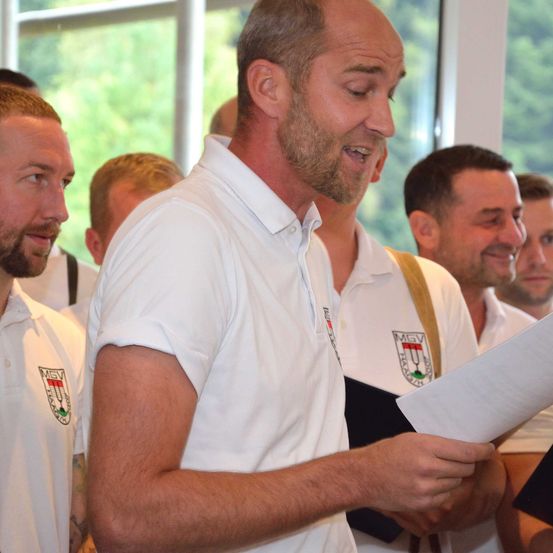 Bild enthält, People, Person, Adult, Male, Man, Glasses, T-Shirt, Face, Head