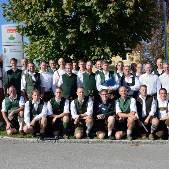 Bild enthält, People, Person, Team, Shorts, Boy, Male, Teen, Groupshot, Adult, Man