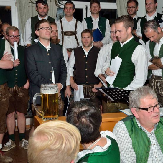 Bild enthält, Beer, Adult, Male, Man, Person, Party, Boy, Child, People, Face