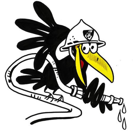 Ein schwarzer Vogel mit gelbem Schnabel trägt einen weißen Helm und hält einen Schlauch, aus dem Wasser tropft.