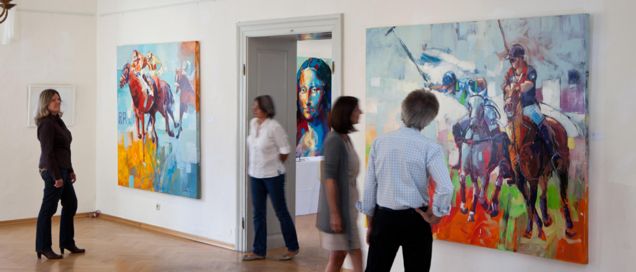 Bild enthält, Art, Art Gallery, Painting, Person, Clothing, Coat, Face, Head, Jeans, Pants