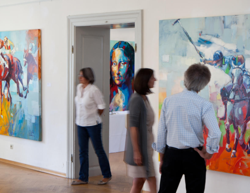 Bild enthält, Art, Art Gallery, Painting, Person, Clothing, Coat, Face, Head, Jeans, Pants