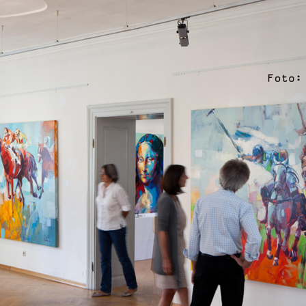 Bild enthält, Art, Art Gallery, Painting, Person, Clothing, Coat, Face, Head, Jeans, Pants