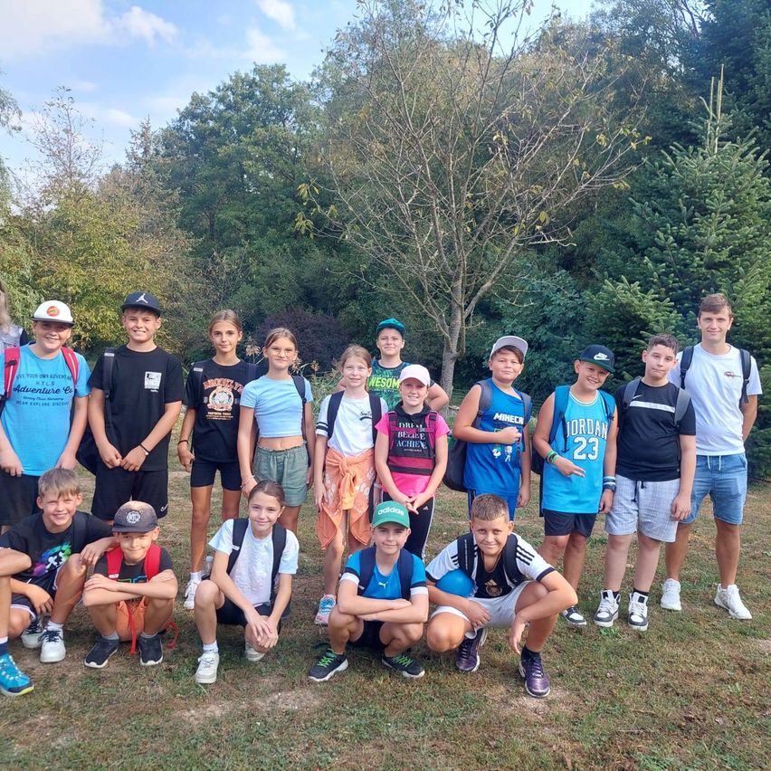 Bild enthält, Grass, Park, People, Vegetation, Shorts, Tree, Portrait, Woodland, Grove, Summer