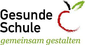 Das Logo für Gesunde Schule, das einen Apfel mit grünem Stiel zeigt, in schwarzer Schrift geschrieben, mit den Worten 'Gesunde Schule' darüber und 'gemeinsam gestalteten' darunter in kleinerer Schrift.