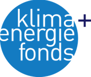 Ein blauer Kreis mit weißem Text 'klima energie fonds' darin, mit einem Pluszeichen rechts daneben.