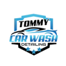 Das Logo für Tommy Car Wash Detailing, bestehend aus einem blauen und schwarzen Schild mit einem Autodesign und drei Sternen am unteren Rand.