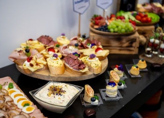 Brunch, Food, Cafeteria, Indoors, Restaurant, Meal, Buffet, Food Presentation