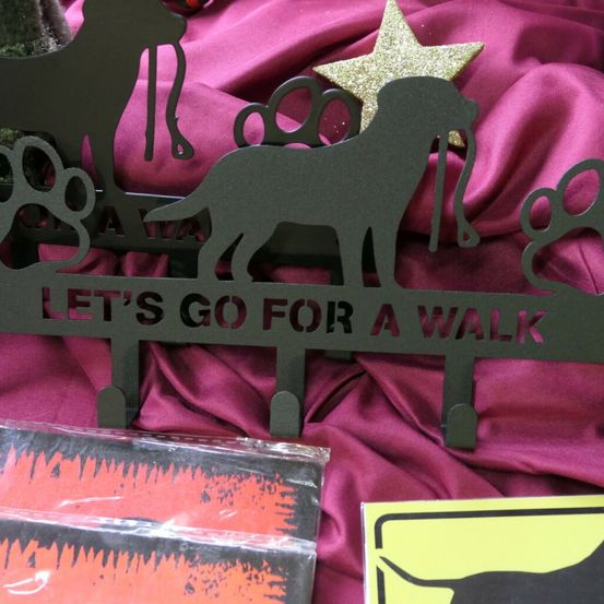 Bild enthält, Symbol, Baby, Person, Cross