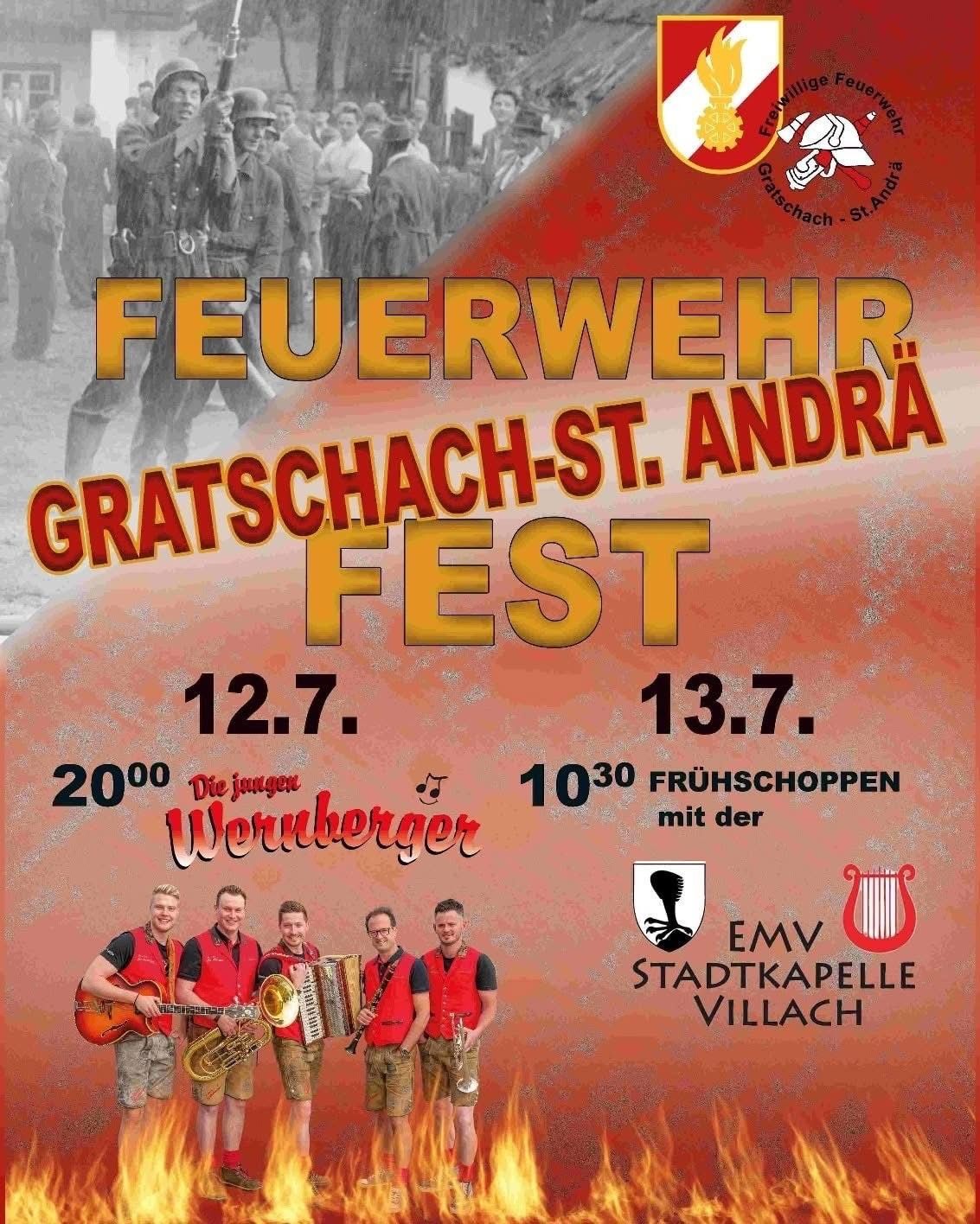 Plakat für das Gratschach-St. Andra Feuerwehrfest. Es zeigt eine Gruppe von Männern in roten Westen mit Musikinstrumenten und einem historischen Foto von Soldaten im Hintergrund. Die Termine sind der 12. und 13. Juli.