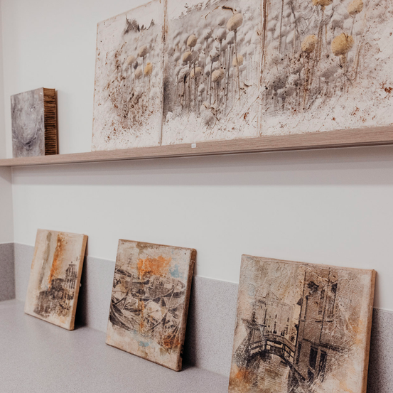 Bild enthält, Art, Painting, Indoors, Interior Design