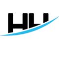 Das Logo zeigt die Buchstaben H, L und I in Schwarz, mit einer blauen Welle darunter. Die Buchstaben sind stilisiert mit scharfen Kanten und in einem Winkel positioniert.