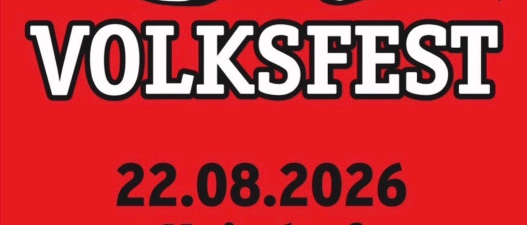 Ein rotes Plakat zeigt zwei Biergläser mit Schaum. Der Text lautet 'Freiwillige Feuerwehr Kaindorf Volksfest' und '22.08.2026 Kaindorf'. Es deutet auf eine lokale Veranstaltung am 22. August 2026 hin.