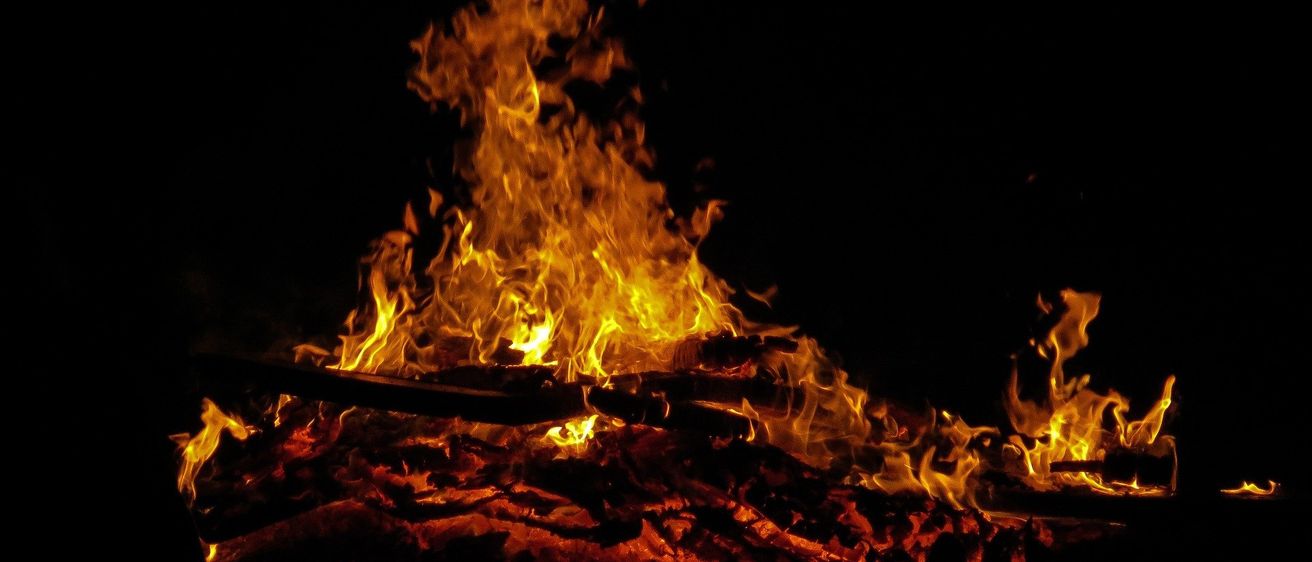Bild enthält, Fire, Flame, Bonfire