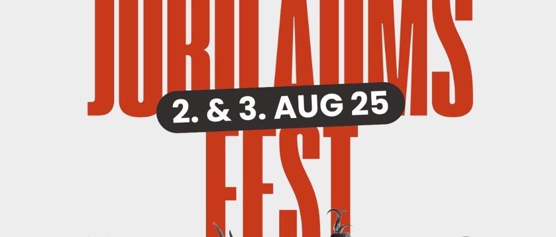 Ein Plakat für das 'Jubilars Fest' mit Musikern in traditioneller Kleidung, mit den Daten 2. und 3. August und Veranstaltungsdetails für Samstag und Sonntag.