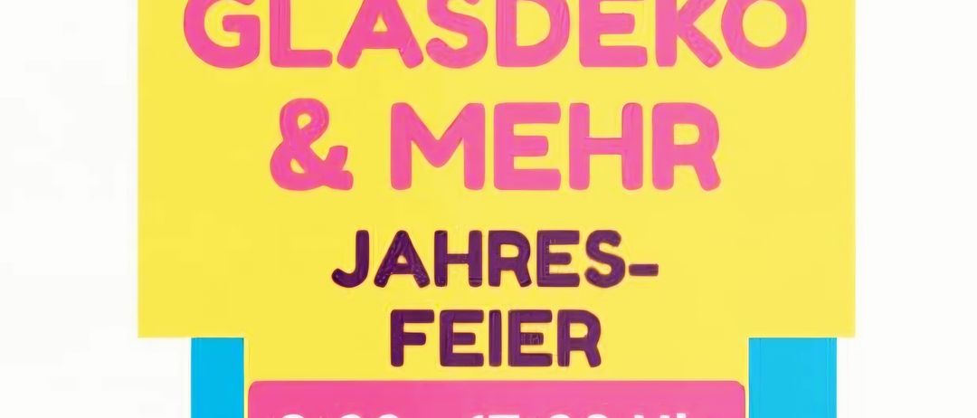 Einladung zur Jahresfeier im März 2026. Mit Glasdekoration und mehr. Geöffnet von 9:00 bis 17:00 Uhr. Es erwarten Sie verschiedene Getränke und Kuchen.