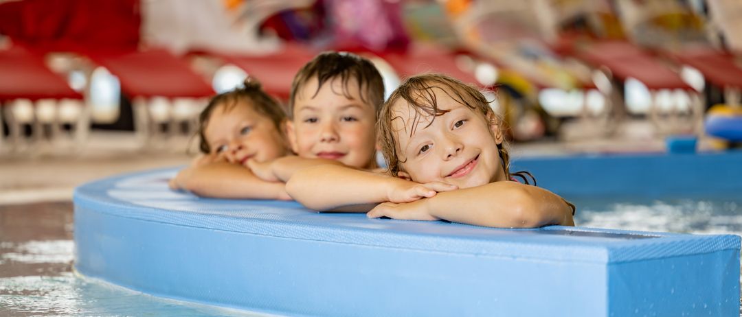 Bild enthält, Person, Swimming, Water, Face, Head, Pool, Water Park, Portrait, Hot Tub, Swimming Pool