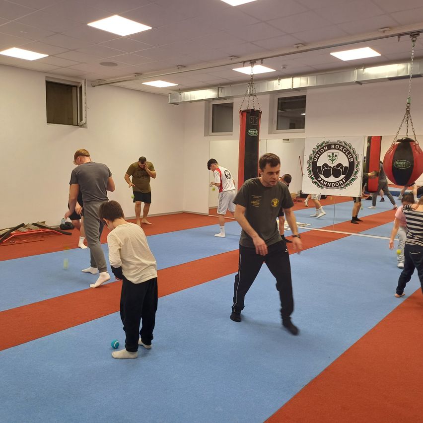 Bild enthält, Adult, Male, Man, Person, People, Clothing, Footwear, Shoe