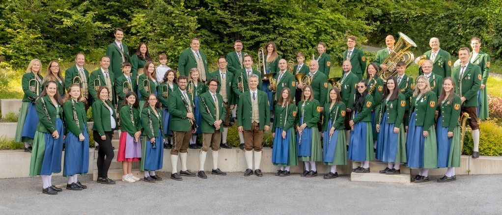 Bild enthält, Groupshot, Person, People, Clothing, Coat