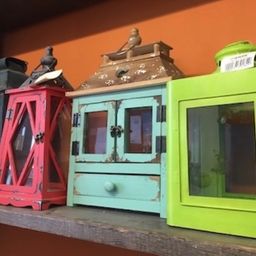 Bild enthält, Furniture, Cabinet, Cage