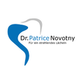 Das Logo für Dr. Patrice Novotny, ein Zahnarzt, der strahlende Lächeln anstrebt. Das Logo zeigt eine abstrakte, blaue Zahnform.