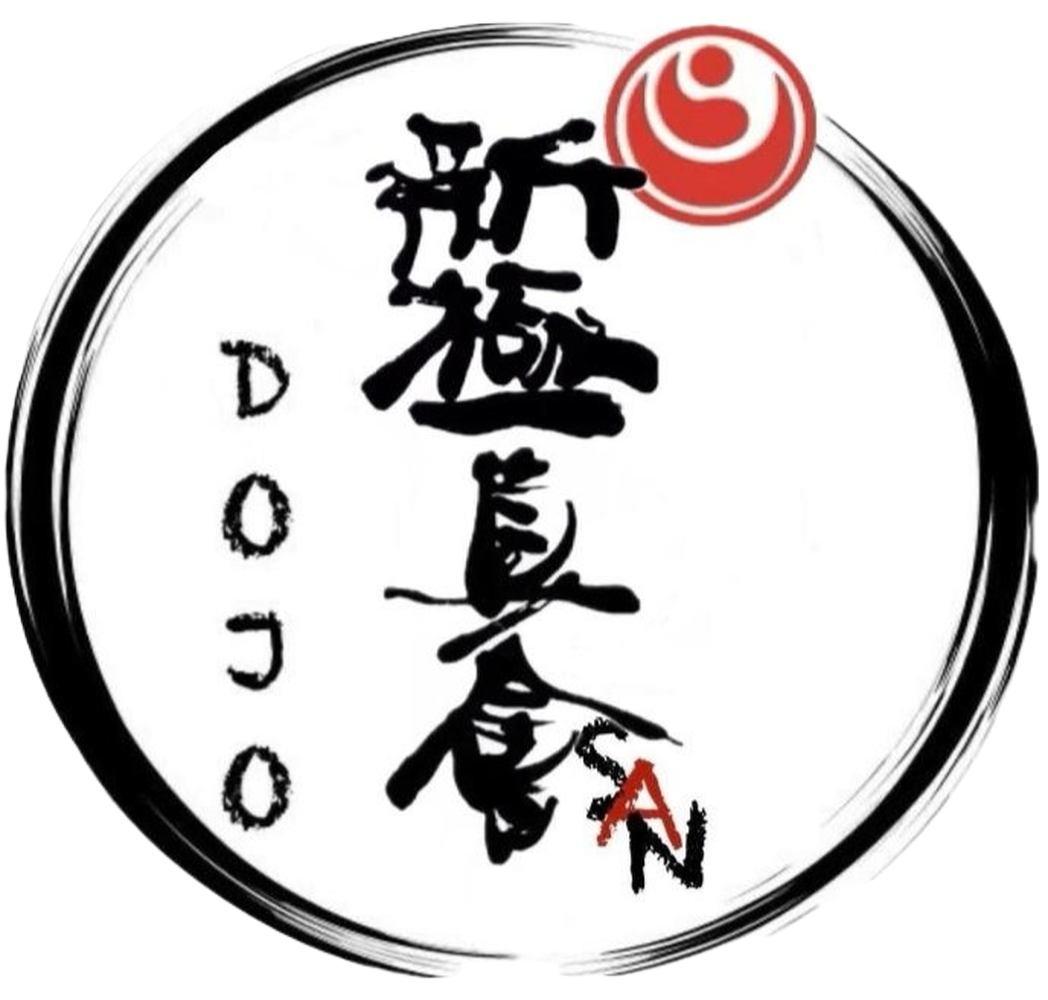 Ein kreisförmiges Logo zeigt das Wort Dojo in japanischer Schrift mit einem roten Kreis, der ein weißes Design in der Mitte enthält.