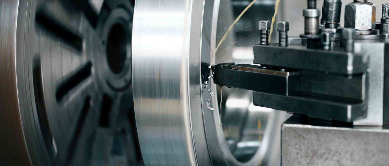 Bild enthält, Alloy Wheel, Machine, Spoke, Wheel, Screw, Mortar Shell