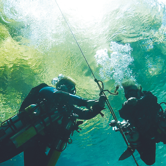 Bild enthält, Outdoors, Water, Nature, Adventure, Person, Scuba Diving, Swimming, Adult, Male, Man