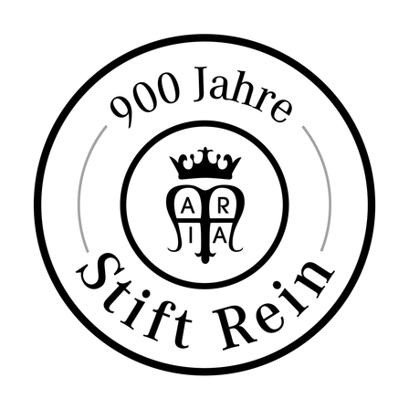 Das weiße runde Logo für '900 Jahre Stift Rein' zeigt eine schwarze Krone und Text in der Mitte mit einem aufwendigen Muster.