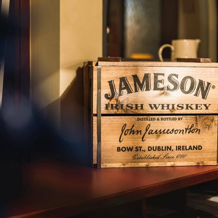 Bild enthält, Wood, Box, Crate, Cup