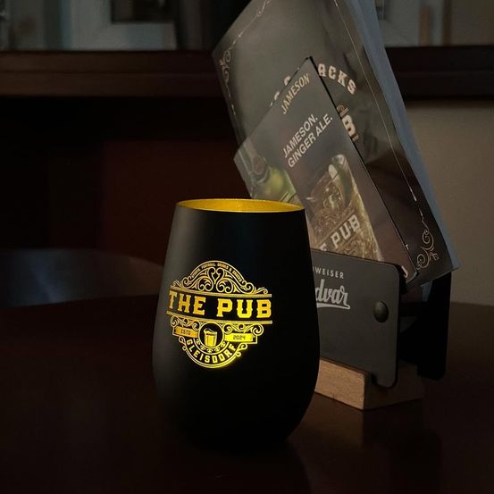 Bild enthält, Jar, Cookware, Pot, Cup, Disposable Cup, Pottery, Beer, Beverage, Coffee Cup, Food