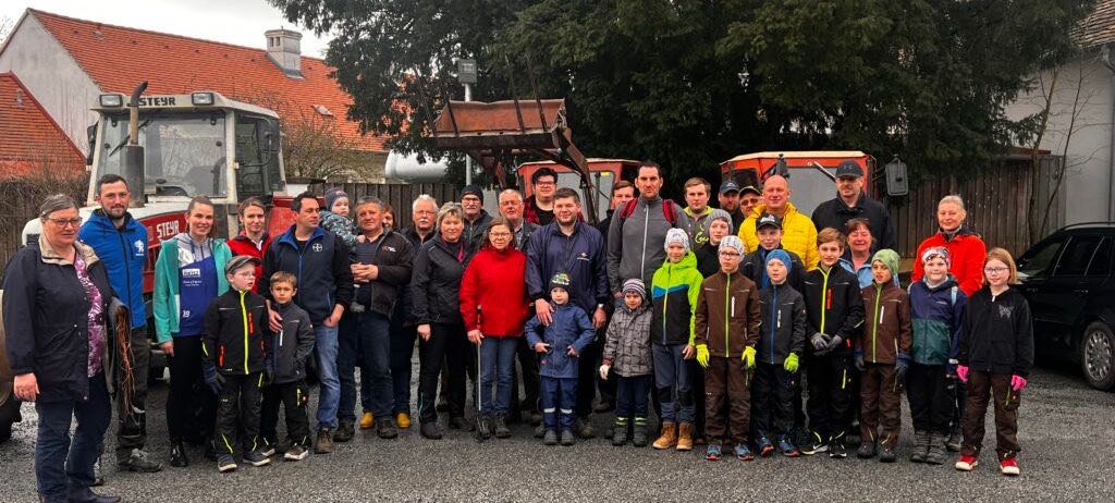 People, Person, Groupshot, Adult, Male, Man, Worker, Coat, Wheel, Jeans