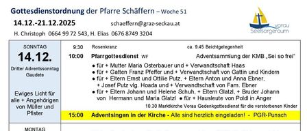 Ein Zeitplan für religiöse Gottesdienste mit Zeiten, Daten und besonderen Veranstaltungen. Verschiedene Familiennamen sind für Gebetsabsichten aufgeführt.