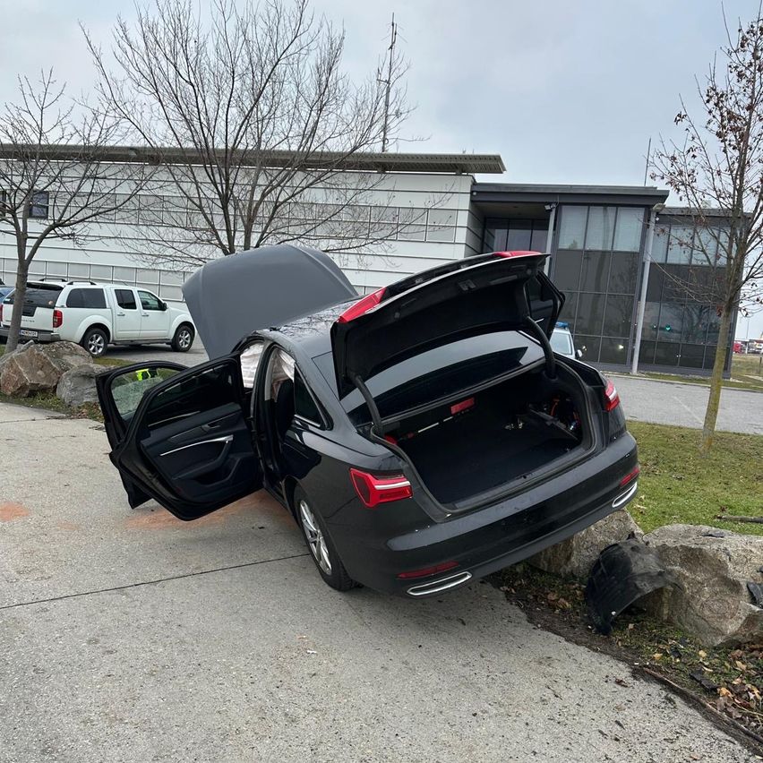 Bild enthält, Transportation, Vehicle, Car, Machine, Wheel, Car - Interior, Car Seat