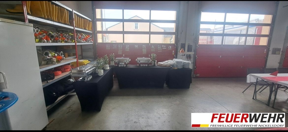 Bild enthält, Indoors, Restaurant, Interior Design, Architecture, Building, Cafeteria, Plant, Kitchen