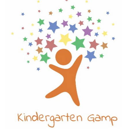 Eine verspielte Illustration eines Kindes, umgeben von bunten Sternen und dem Wort 'garten Gamp' darunter.