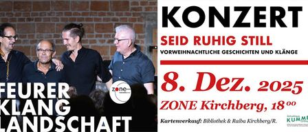 Drei Männer stehen nah beieinander, tragen Brillen, vor einer Backsteinmauer. Die rechte Seite hat Text in Rot und Schwarz.