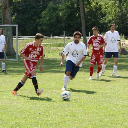 Bild enthält, Football, Soccer, Soccer Ball, Person, Boy, Male, Teen, Child, Adult, Man