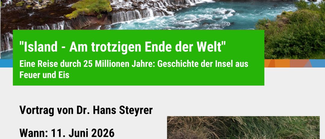 Ein Wasserfall fließt in einem bergigen grünen Gebiet. Der Textüberlagerung lautet 'Island - Am trotzigen Ende der Welt'. Unten ist ein Vogelfoto mit Datum und Uhrzeit eines Vortrags zu sehen.