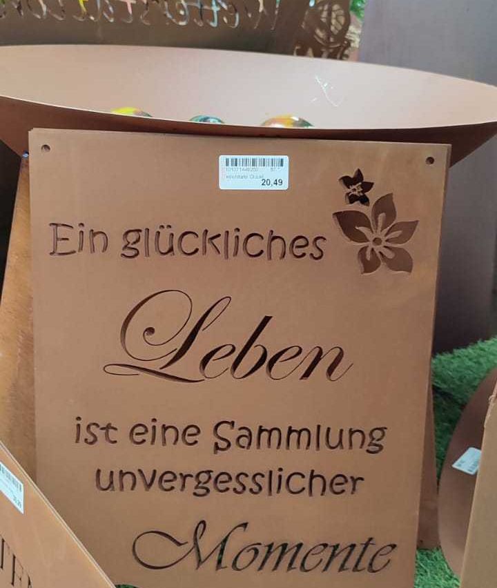 Bild enthält, Box, Cardboard, Carton, Text, Package, Package Delivery, Blackboard