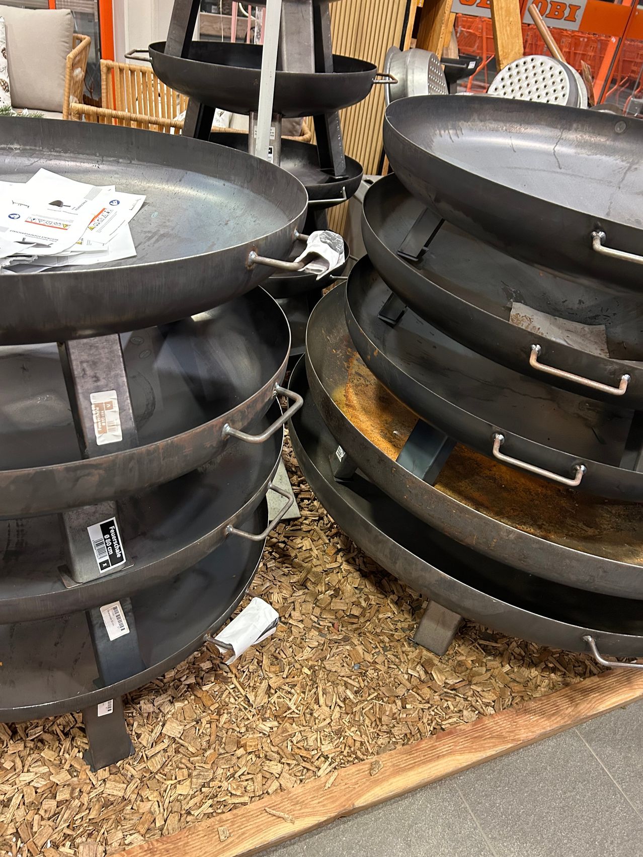 Bild enthält, Cookware, Cooking Pan, Cooking Pot, Food, Pot, Furniture