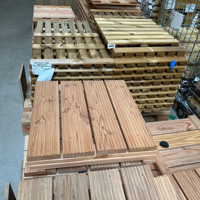 Bild enthält, Wood, Lumber, Hardwood, Indoors, Interior Design, Stained Wood, Architecture, Building