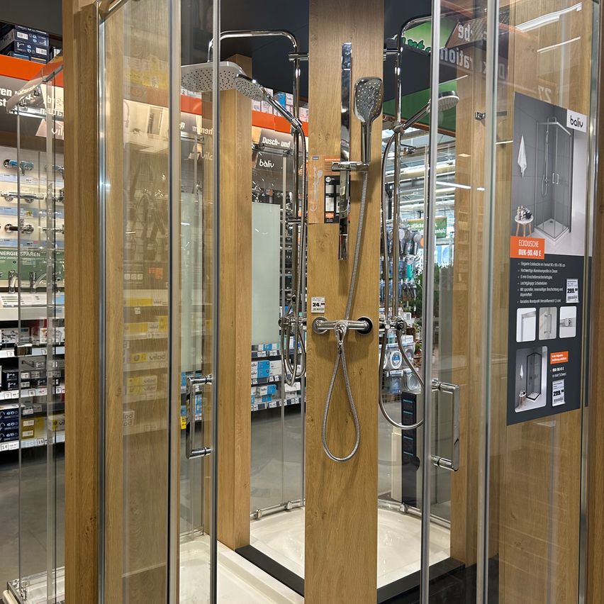 Bild enthält, Indoors, Interior Design, Person, Bathroom, Room, Architecture, Building