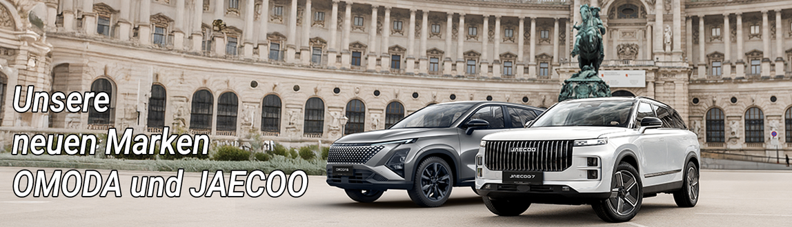 Zwei Autos, ein grauer SUV und ein weißer SUV, sind vor einem großen klassischen Gebäude geparkt. Der Text auf dem Bild lautet 'arken und JAECOO.'