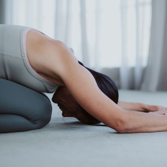 Bild enthält, Pilates, Sport, Working Out, Adult, Female, Person, Woman, Arm, Body Part, Pain