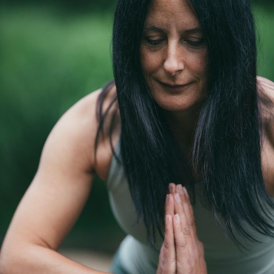 Bild enthält, Adult, Female, Person, Woman, Face, Head, Pain