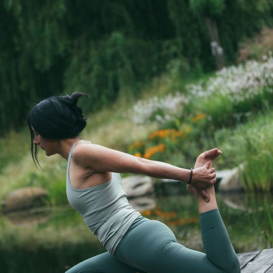 Bild enthält, Fitness, Pilates, Working Out, Adult, Female, Person, Woman, Face, Head, Yoga